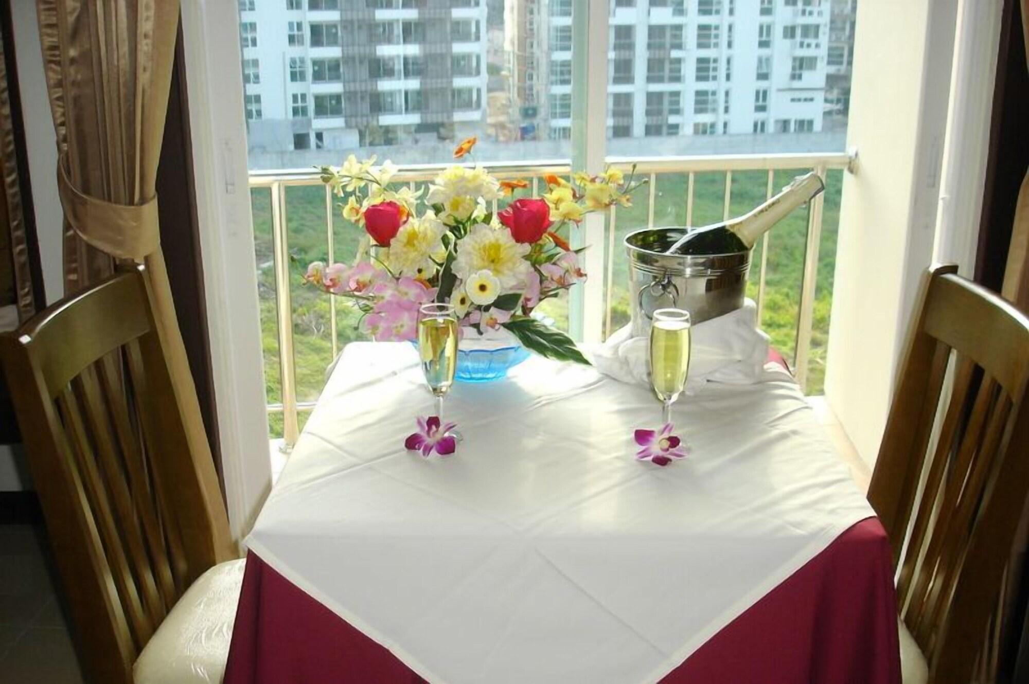 Sm Resort Patong Exterior foto